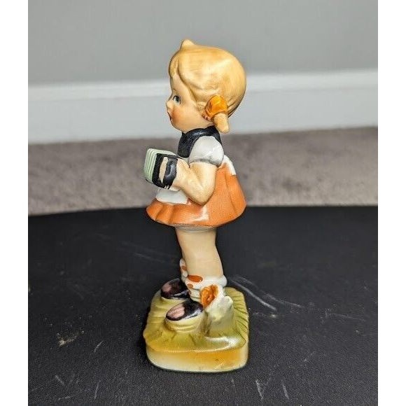 Vintage Ceramic Girl Figurine With Accordion Made In Japan Hand Painted - Picture 2 of 6